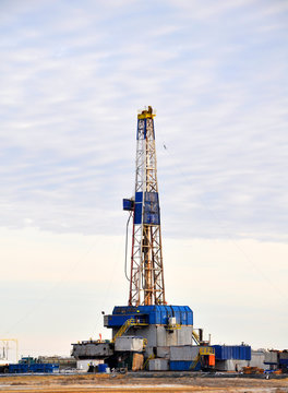 Onshore drilling rig