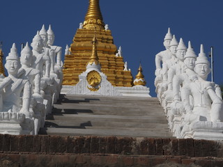 Estupa budista en Mingun (Myanmar)