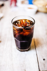 ein Glas Cola