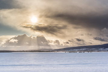 Obraz premium winter landscape with sun and clouds