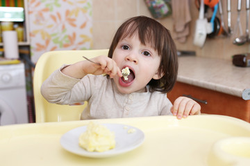 Little child eating omelette