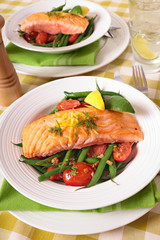Grilled salmon with green beans and cherry tomatoes