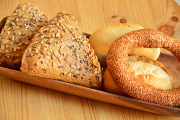 Baked buns are in a wooden bowl