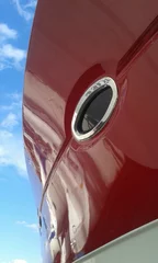Tableaux ronds sur plexiglas Anti-reflet Sports nautique Coque de bateau à moteur rouge de super yacht et hublot