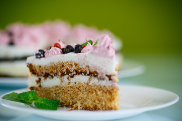 cake with currants
