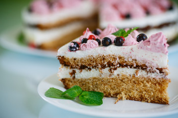 cake with currants