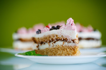 cake with currants