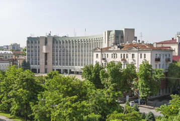 Fototapeta na wymiar Dnipropetrovsk cityscape with Town Council building