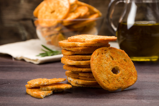 Brotchips mit Paprika gew&uuml;rzt