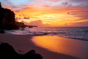 Foto auf Acrylglas Meer / Ozean Bunte Morgendämmerung über dem Meer. Naturzusammensetzung.
