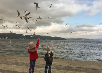 Kuşlar ve Çocuklar