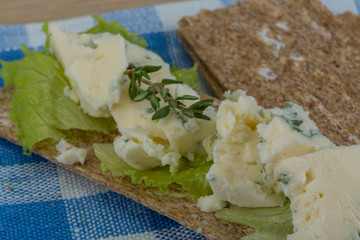 Crispbread with cheese