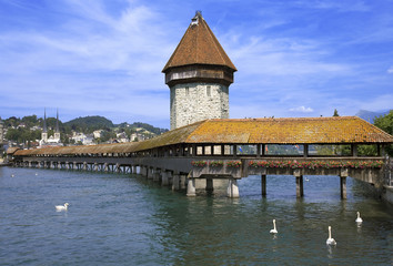 Fototapeta premium Chapel bridge at night in Lucerne, Switzerland