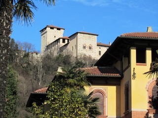 Fototapeta na wymiar Burg Rocca in Angera am Lago Maggiore im Winter - Italien