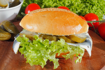 Fischbrötchen mit saurem Hering, Rollmops