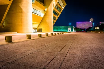 Türaufkleber City Hall at night, in Dallas, Texas. © jonbilous