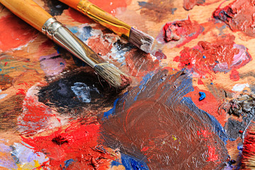 Brush and paint painter