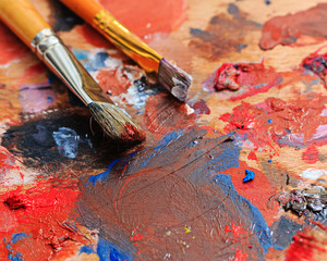 Brush and paint painter
