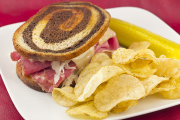 Reuben Chips Pickle