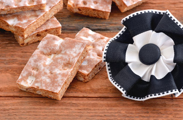 Original Basler Läckerli auf Holz / Rosette
