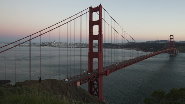 4K Time lapse zoom out Golden Gate Bridge Twilight to night