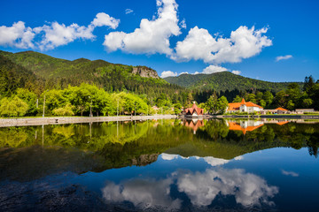 Fototapeta na wymiar Restaurant on the lake with mountains in the background