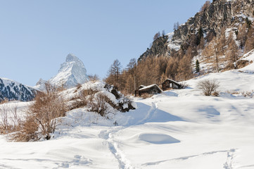 Fototapeta na wymiar Zermatt, Dorf, Walliser Alpen, Berghütte, Winter, Schweiz