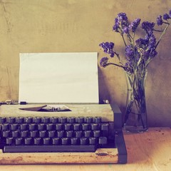 vintage typewriter on the wood texture
