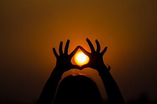 Silhouette hand with Sun