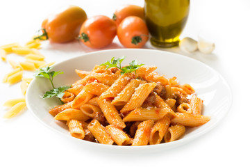 Mezze penne con carne suina e sugo, cucina italiana