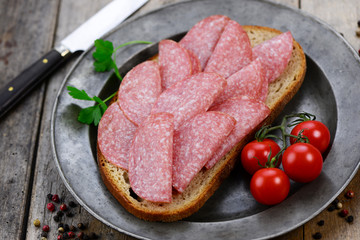 Brot Salami