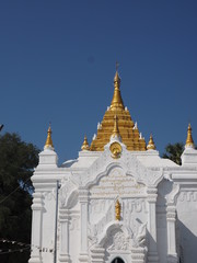 Obraz premium Pagoda budista en Mingun (Myanmar)