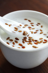 Fresh yogurt with flax seeds