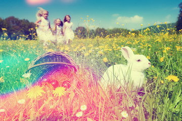 Osterhase an Ostern mit Ostereiern