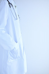 白衣を着た医師