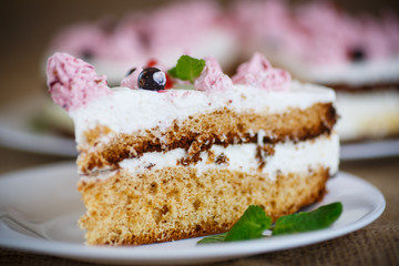 cake with currants