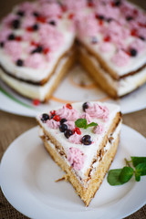 cake with currants