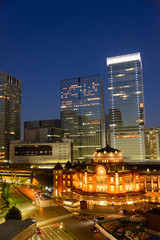 Obraz premium Night view of Tokyo Station