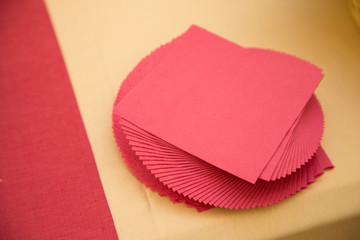 Tovaglioli rossi di carta