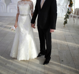 Жених и невеста во дворце бракосочетания © karnaval2018