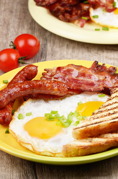 Fried eggs with bacon