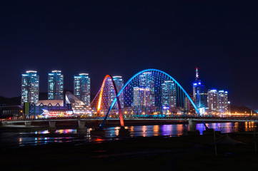 Fototapeta na wymiar Expro bridge at night in daejeon,korea.