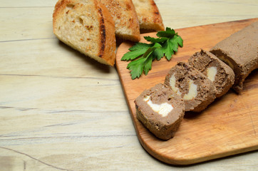 Roll pate, slices of toasted bread
