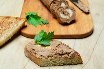 Roll pate, slices of toasted bread