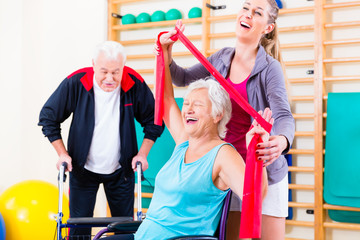 Senioren in Bewegungs Rehabilitation