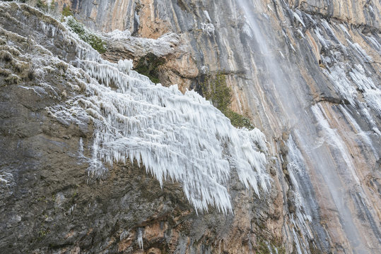 Chorron de Viguera waterfall, La Rioja (Spain)