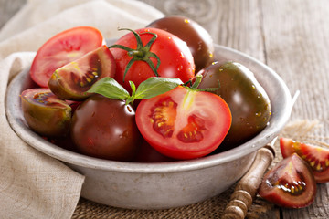 Ripe fresh tomatoes in a bowl