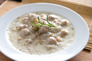 Knödelsuppe