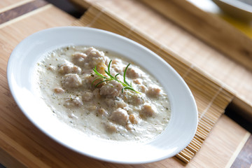 Knödelsuppe