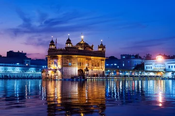 Store enrouleur occultant Inde Golden Temple in the evening. Amritsar. India